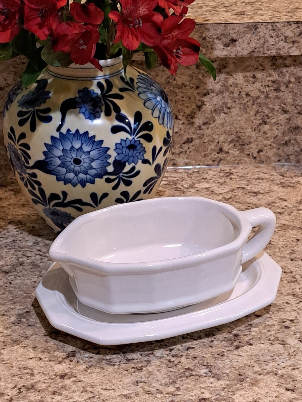 Pfaltzgraff Heritage White Gravy Boat with Plate